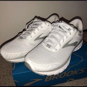 BRAND NEW Brooks DNA! Size 8 width B